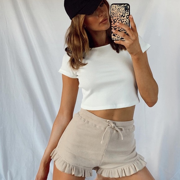 PRINCESS POLLY NWOT high waisted ruffle shorts - Picture 3 of 6